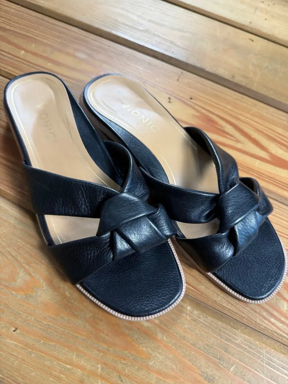 Vionic Black Leather Knotted Slide Sandals Women’s 8.5 Comfort Platform Mule